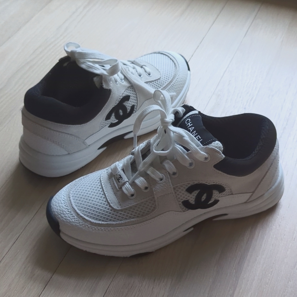 CHANEL Sneakers
